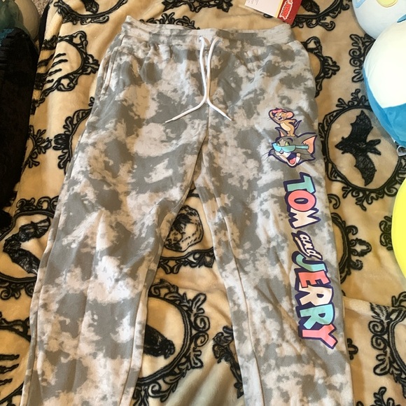 Tom and Jerry sweatpants NWT - Picture 2 of 8